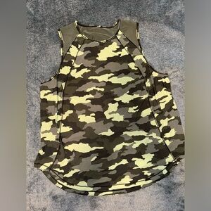 Lululemon camo tank with keyhole detail on back size 16